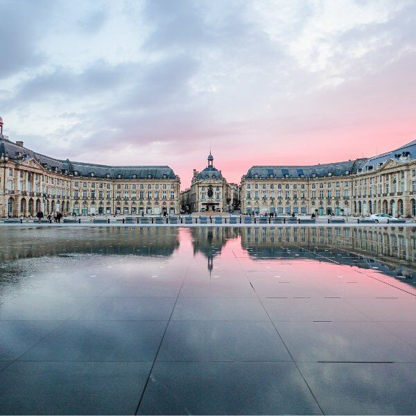 Bordeaux Au départ de Bordeaux, une excursion à Pauillac pour une visite immersive d'une cave coopérative à Pauillac : la ros epauillac.